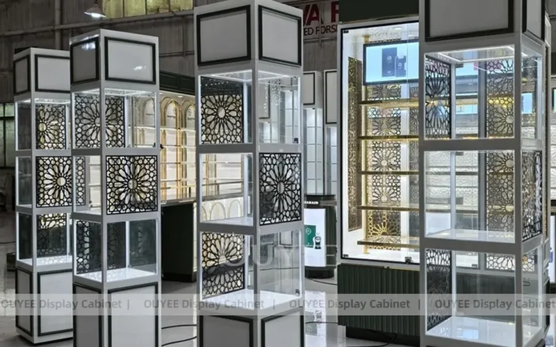 Présentation créative de support à plusieurs niveaux pour bijoux par Ouyee Display