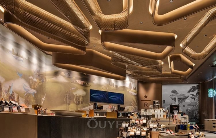 роскошный интерьер кофейни с скульптурным потолком (3)